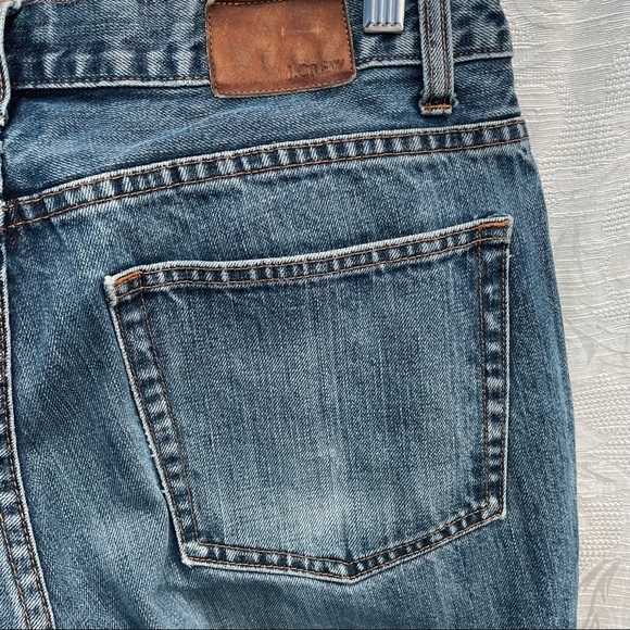 J. Crew Men’s Premium Boot Cut Jeans in Antique Wash - Picture 6 of 9